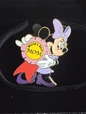 Minnie World's Best Mom Trading pin.
